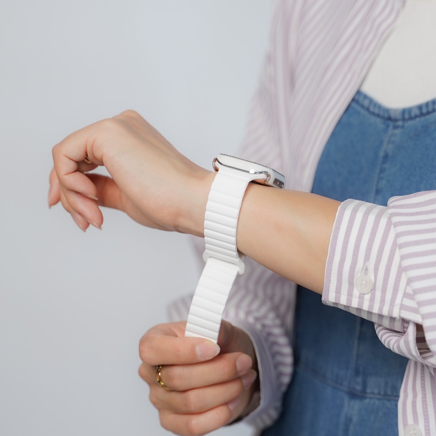 【NEW】マグネット オールシリコンループ アップルウォッチバンド Apple Watch ベルト