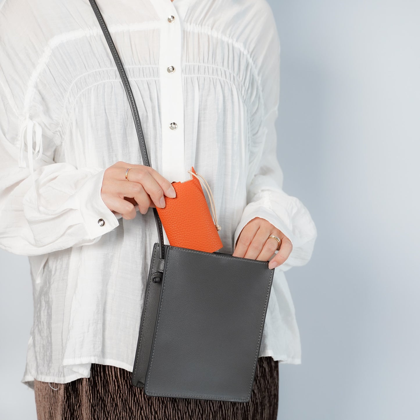 【NEW】ポケットティッシュケース 二つ折り レザー