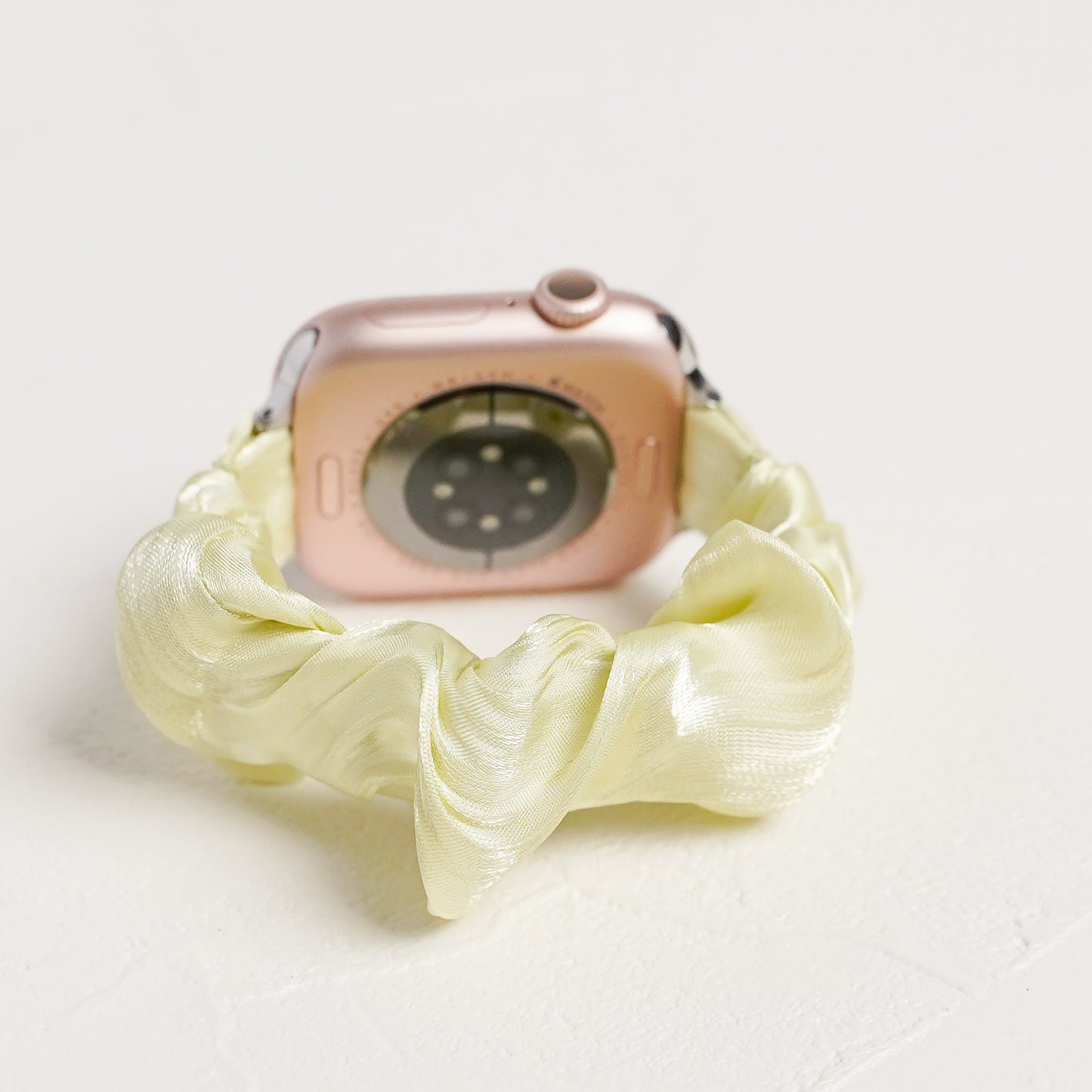 【NEW】スリム シュシュ サテン ゴム アップルウォッチバンド Apple Watch ベルト