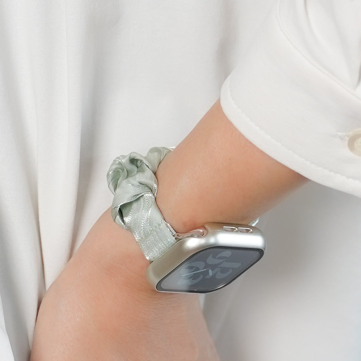 【NEW】スリム シュシュ サテン ゴム アップルウォッチバンド Apple Watch ベルト
