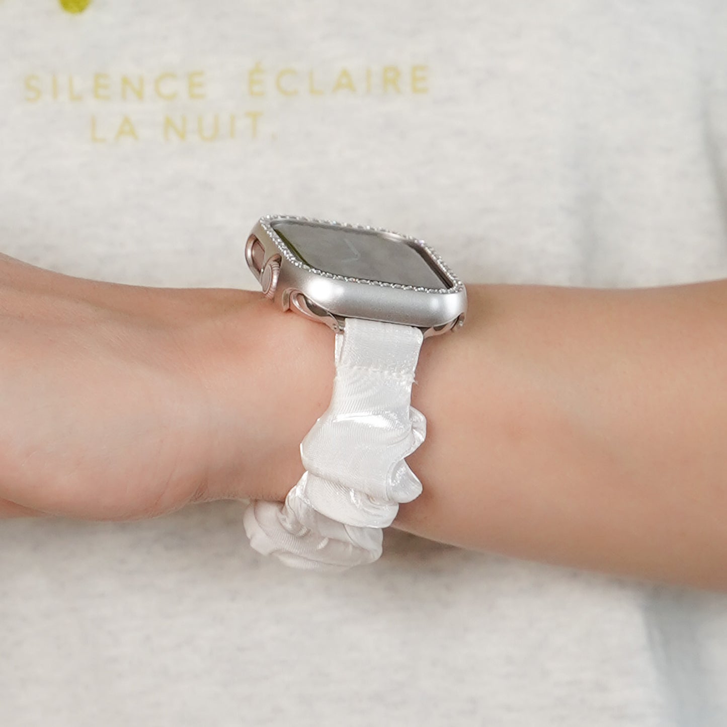 【NEW】スリム シュシュ サテン ゴム アップルウォッチバンド Apple Watch ベルト
