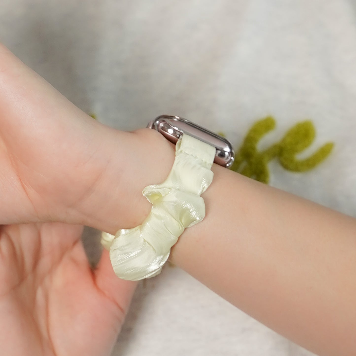 【NEW】スリム シュシュ サテン ゴム アップルウォッチバンド Apple Watch ベルト